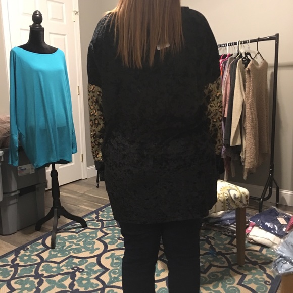😻NWT Plus Velvet Leopard Print Top😻 - Picture 5 of 5